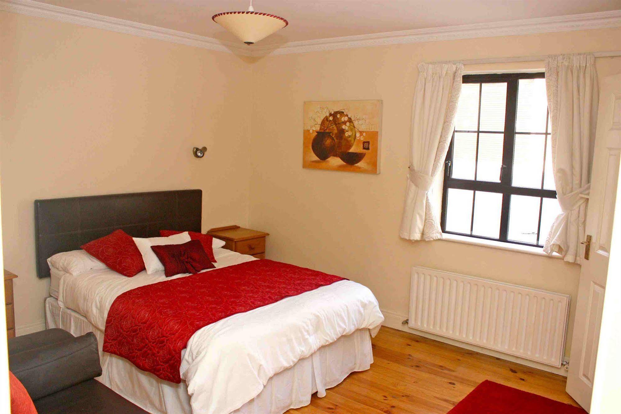 Pearse Road Rooms Donegal Town Buitenkant foto
